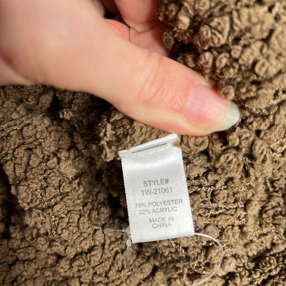 ZENANA OUTFITTERS Popcorn Teddy Button Front Cardigan Mocha Brown Size Medium - Picture 9 of 11